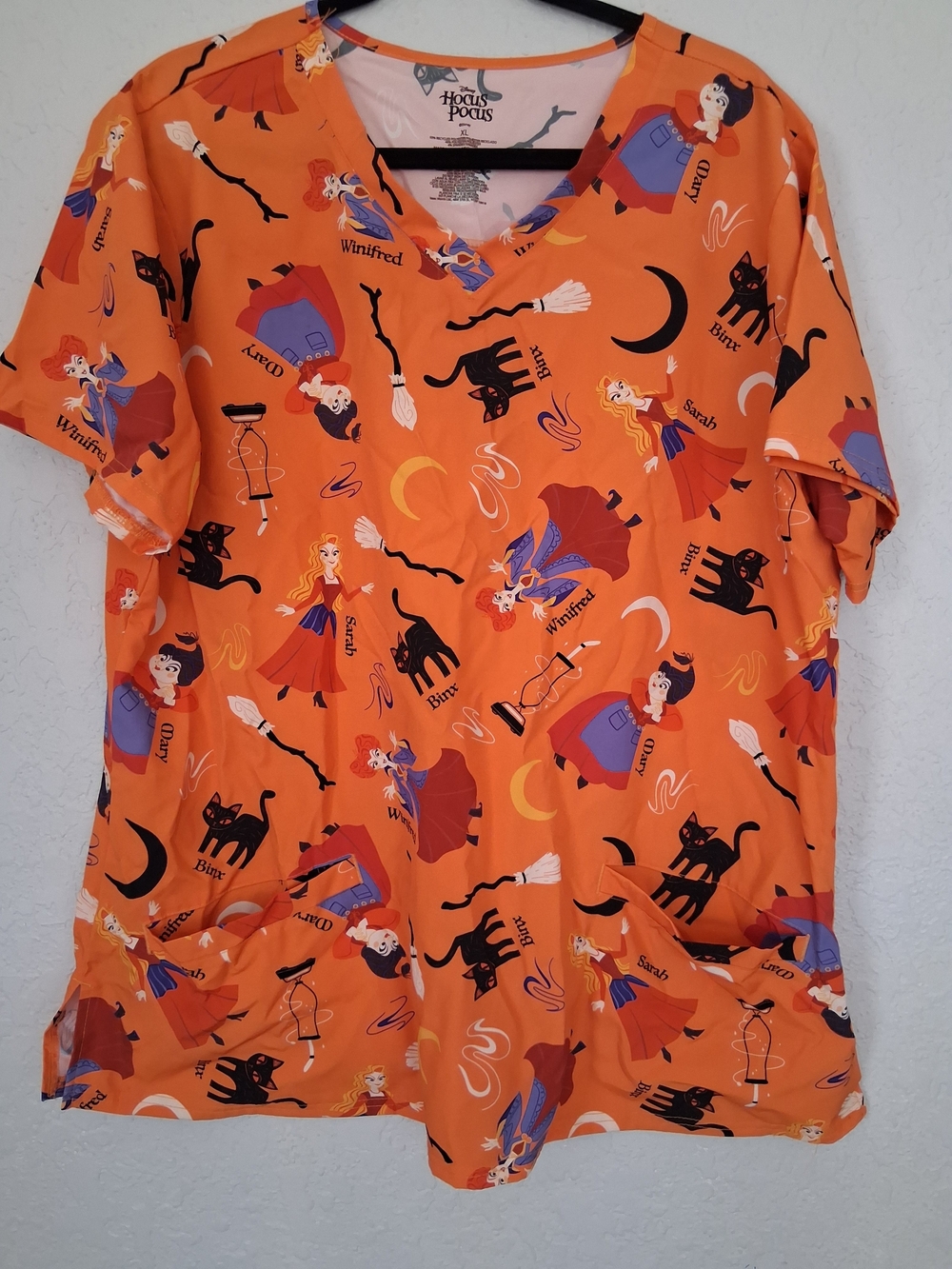 Disney Hocus Pocus Halloween Scrub Top XL Orange Witches Binx Cat Medical V Neck